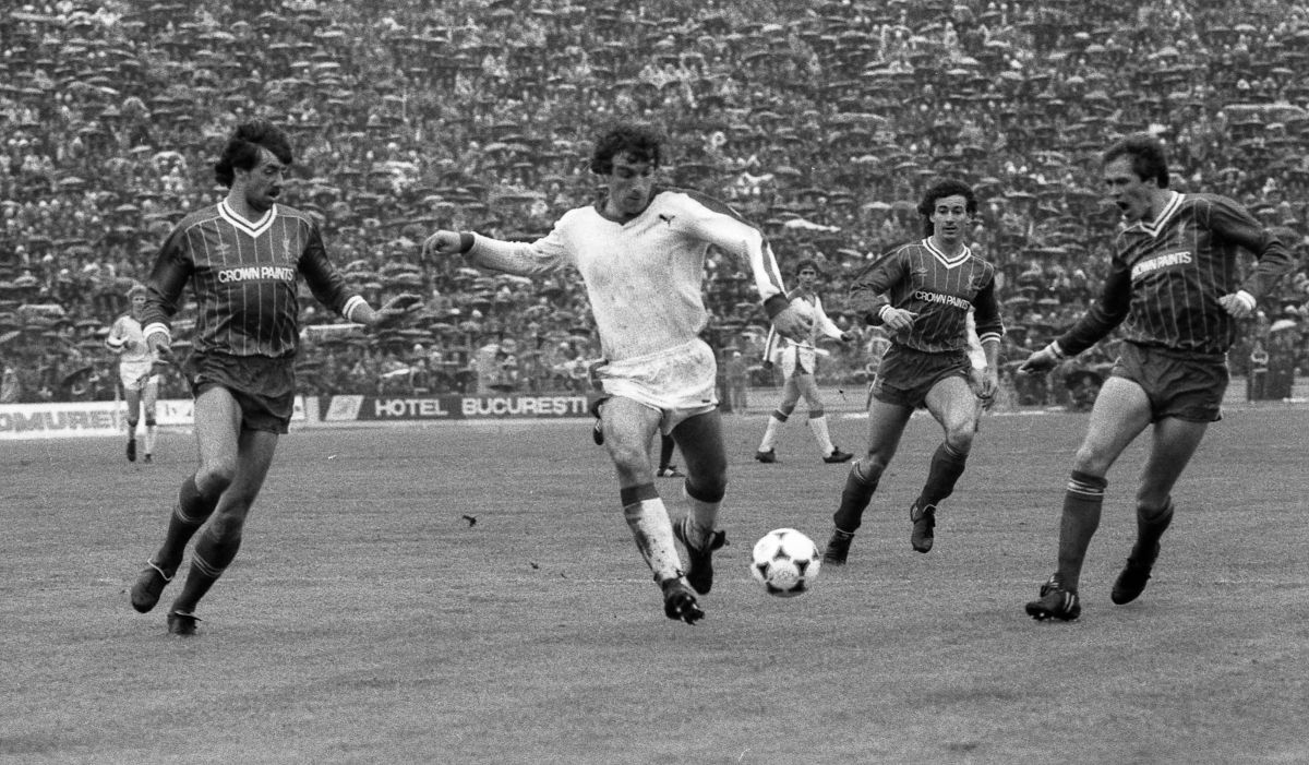 O reclamă la „Dacia Duster” la Dinamo – FC Liverpool, din 1984! E pe bune! Cum a fost posibil