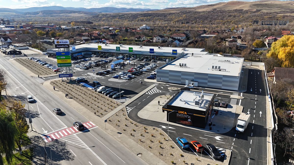 S-a deschis complexul comercial GP Plaza de la Hunedoara // foto: Facebook