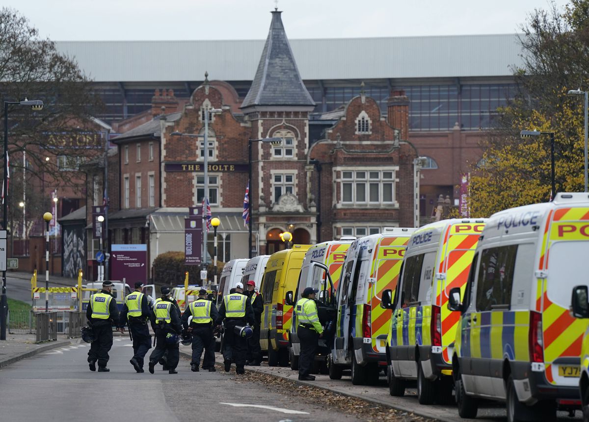 Alertă pe străzile din Birmingham înainte de Aston Villa - Maccabi Tel Aviv » Școli închise mai devreme, 700 de polițiști pe străzi