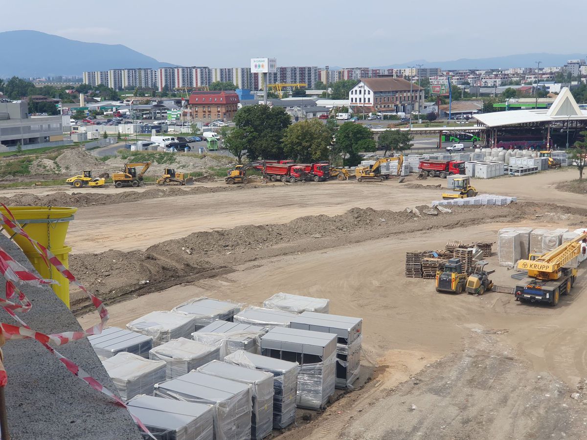 Cea mai mare sală polivalentă din România, tot mai aproape de inaugurare: „Suntem la al doilea strat de asfalt”