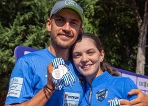 Maria și Florin Lehaci, canotorii campioni mondiali, împărtășesc dorința de a-i ajuta pe copii, dar și interesul pentru sportul-rege, fotbalul