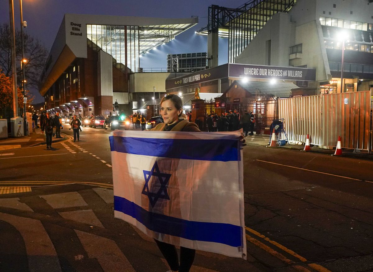 Alertă pe străzile din Birmingham înainte de Aston Villa - Maccabi Tel Aviv » Școli închise mai devreme, 700 de polițiști pe străzi