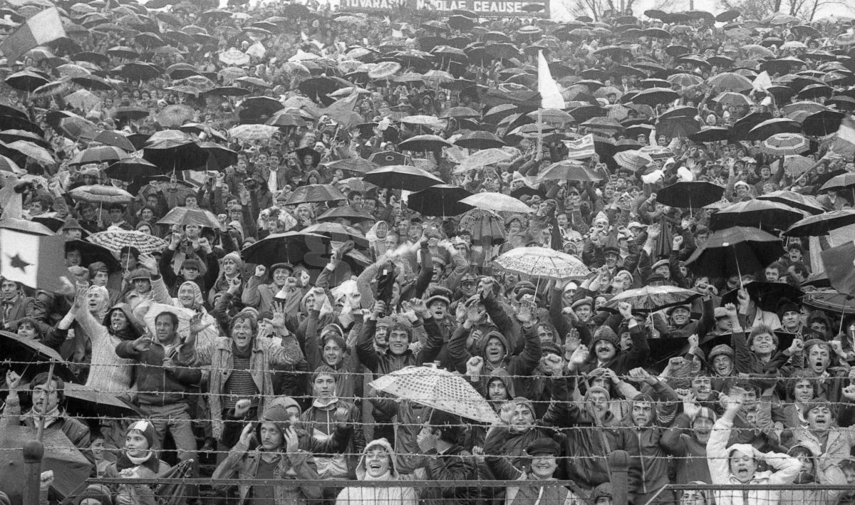 O reclamă la „Dacia Duster” la Dinamo – FC Liverpool, din 1984! E pe bune! Cum a fost posibil