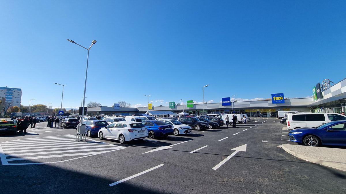 S-a deschis complexul comercial GP Plaza de la Hunedoara // foto: Facebook