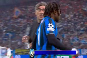 Despărțiți de staff! Antrenorul și-a bruscat jucătorul în timpul meciului din Liga Campionilor