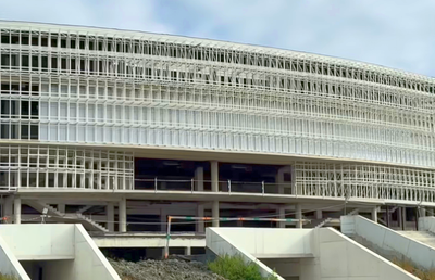 Cea mai mare sală polivalentă din România, tot mai aproape de inaugurare: „Suntem la al doilea strat de asfalt”