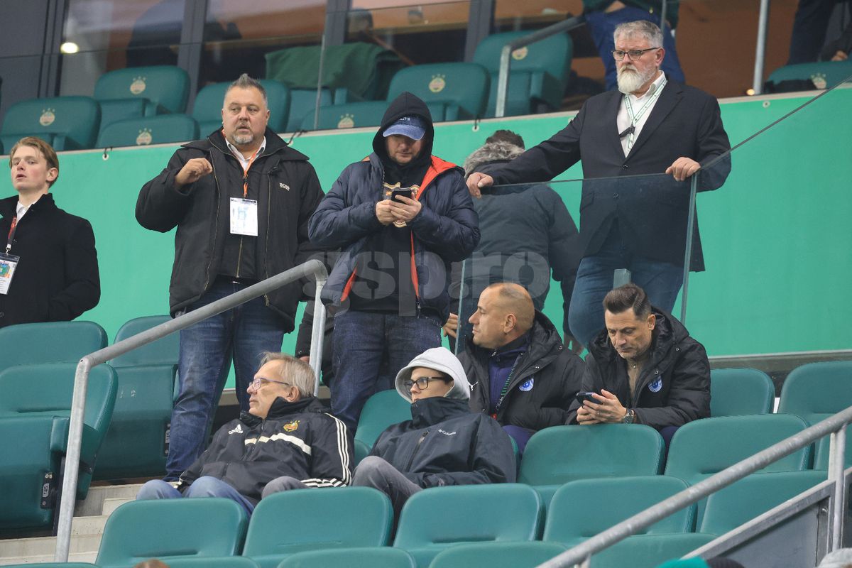 Mirel Rădoi la pauza meciului Rapid Viena - Universitatea Craiova