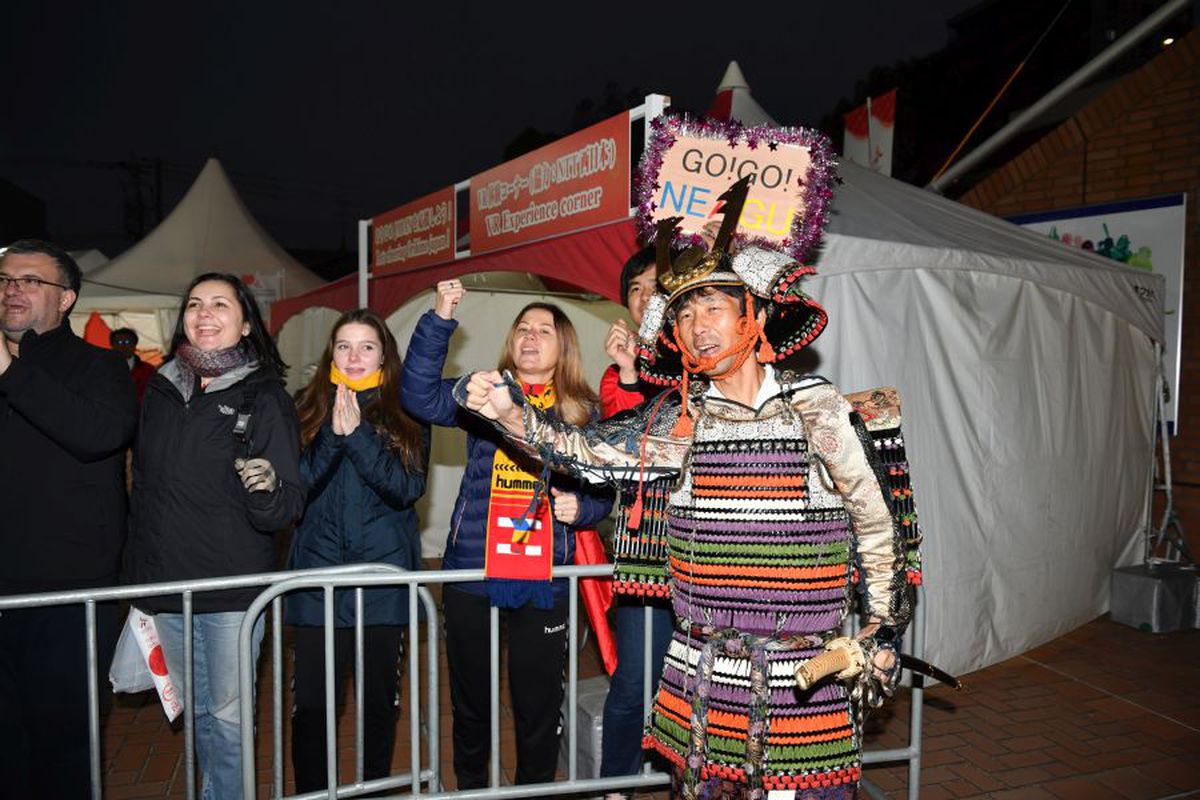 CORESPONDENȚĂ DIN JAPONIA // VIDEO + FOTO Samuraii sunt cu noi! Japonezii i-au scandat numele Cristinei Neagu