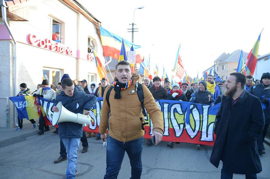 George Simion Cine e AUR, partidul-surpriză de la alegeri, venit direct din galerie » Președintele „ultras” vrea să schimbe „Legea lui Mitică”: e liderul „Uniți sub tricolor”
