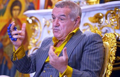 Gigi Becali laudă deciziile arbitrului Marian Barbu din meciul cu UTA: „La revedere, 11 metri!” + Atacă CFR-ul: „Prea s-au învățat să fure”