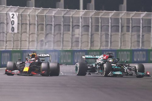 Ciocnirea dintre Lewis Hamilton și Max Verstappen // foto: Guliver/gettyimages