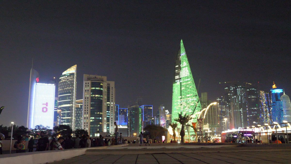 Care criză energetică? În timp ce Europa taie consumul, tot Qatarul e o explozie de lumină continuă