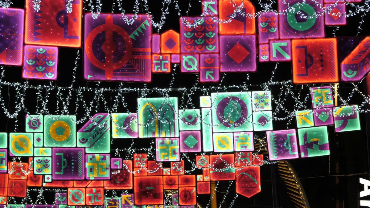 Care criză energetică? În timp ce Europa taie consumul, tot Qatarul e o explozie de lumină continuă, iar localnicii au mașinile cele mai mari