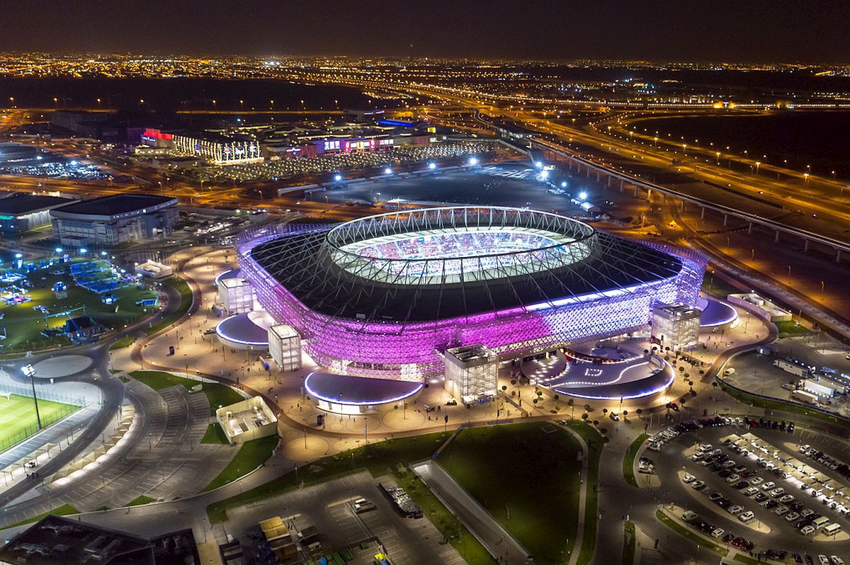 Care criză energetică? În timp ce Europa taie consumul, tot Qatarul e o explozie de lumină continuă, iar localnicii au mașinile cele mai mari