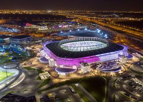 Care criză energetică? Europenii taie consumul, în Qatar e complet pe dos: jocuri de lumini, mașini devoratoare de combustibil și aer pornit la maxim