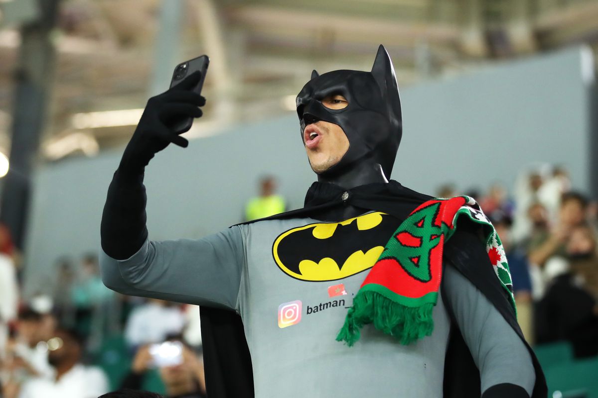 Batman, lei și femei frumoase » Spectacol în tribune la Maroc - Spania