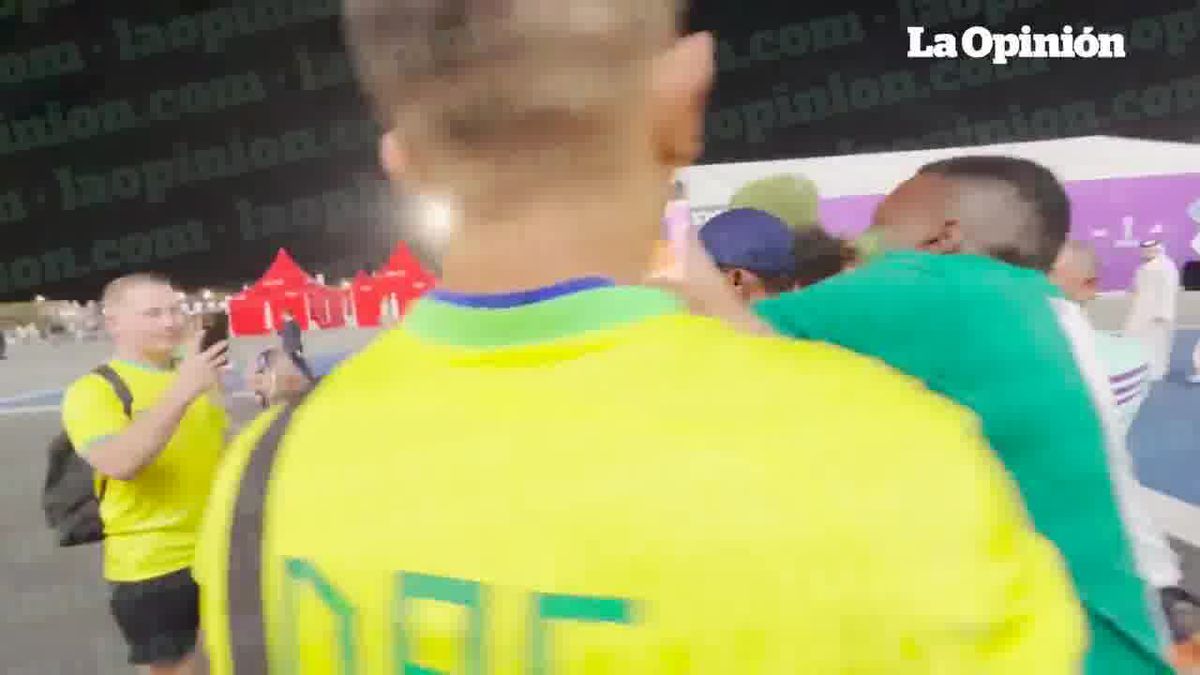 Filmare ȘOCANTĂ din Qatar: Samuel Eto'o îl atacă în afara stadionului și îl face KO cu o lovitură din MMA!