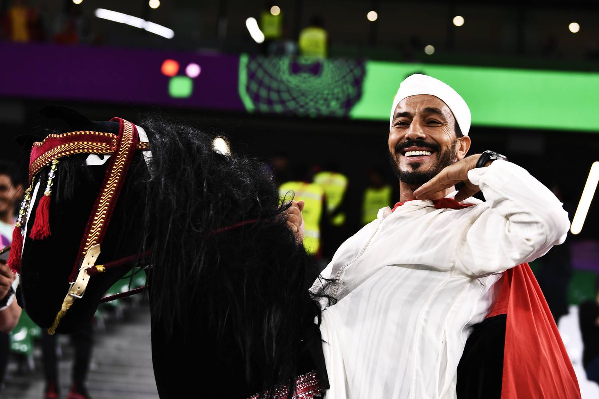 Batman, lei și femei frumoase » Spectacol în tribune la Maroc - Spania