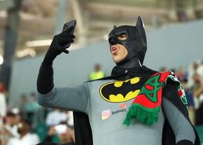 Batman, lei și femei frumoase » Spectacol în tribune la Maroc - Spania