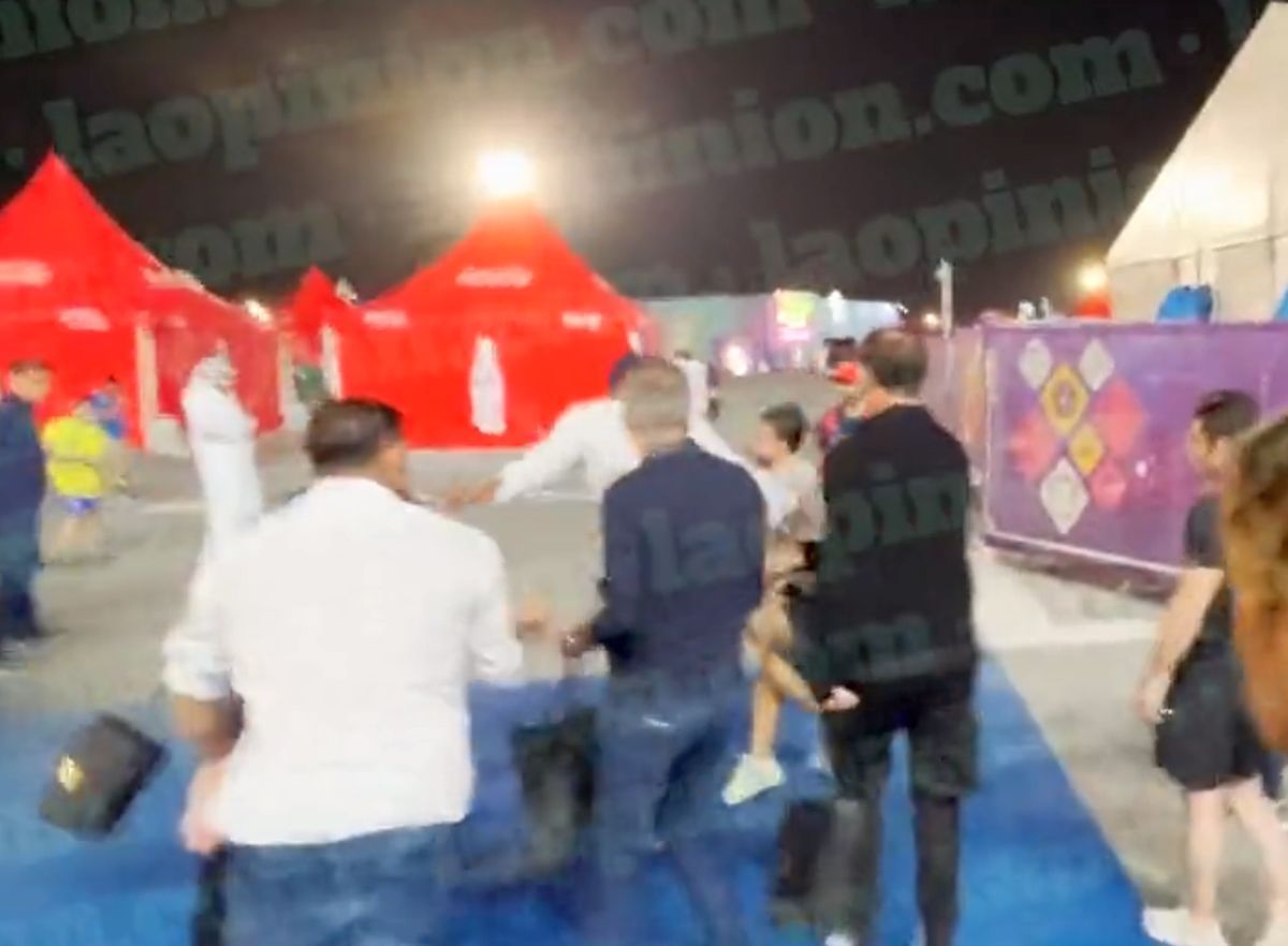 Filmare ȘOCANTĂ din Qatar: Samuel Eto'o îl atacă în afara stadionului și îl face KO cu o lovitură din MMA!