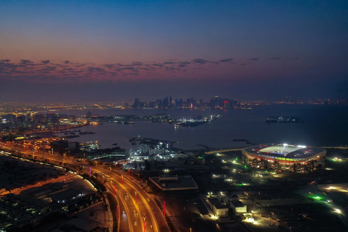 Care criză energetică? În timp ce Europa taie consumul, tot Qatarul e o explozie de lumină continuă, iar localnicii au mașinile cele mai mari