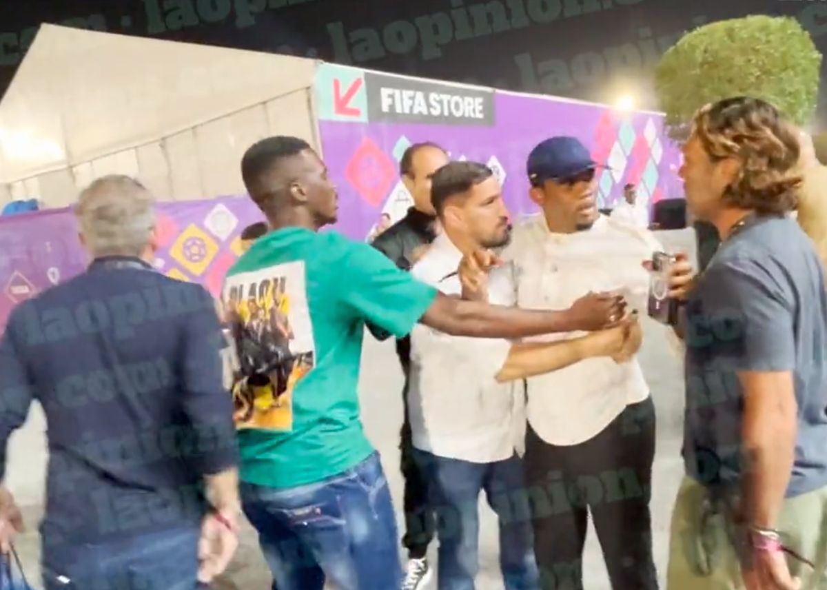 Filmare ȘOCANTĂ din Qatar: Samuel Eto'o îl atacă în afara stadionului și îl face KO cu o lovitură din MMA!