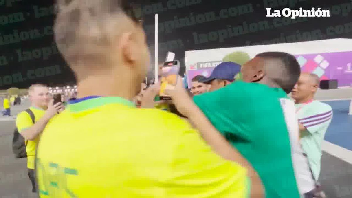 Filmare ȘOCANTĂ din Qatar: Samuel Eto'o îl atacă în afara stadionului și îl face KO cu o lovitură din MMA!