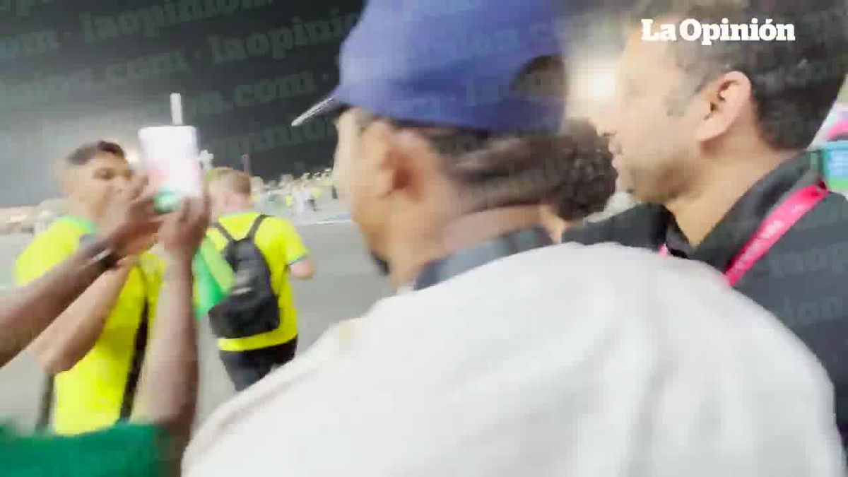 Filmare ȘOCANTĂ din Qatar: Samuel Eto'o îl atacă în afara stadionului și îl face KO cu o lovitură din MMA!