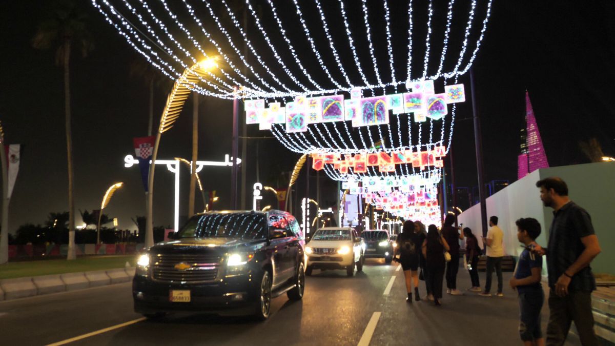 Care criză energetică? În timp ce Europa taie consumul, tot Qatarul e o explozie de lumină continuă, iar localnicii au mașinile cele mai mari