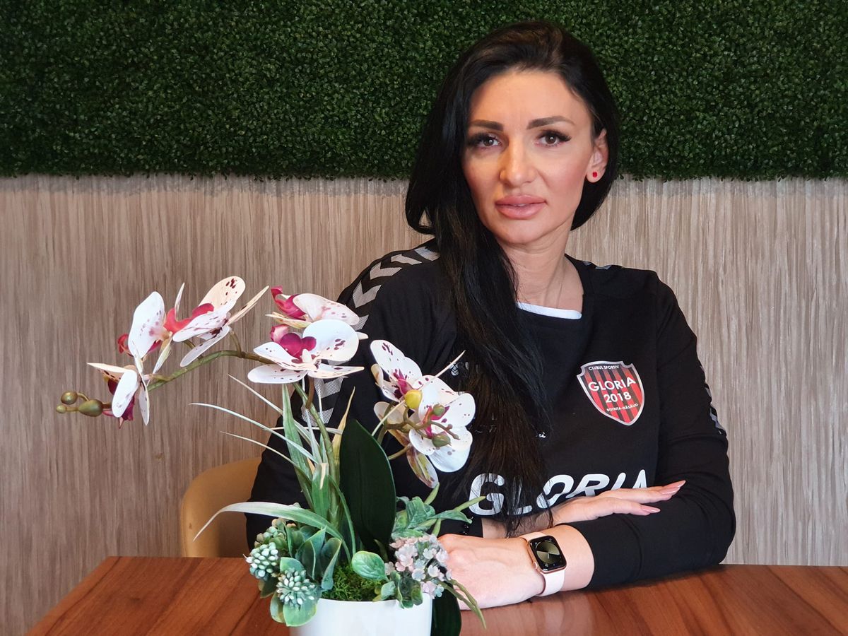 Mihaela Evi, cea mai sexy antrenoare din România: „Primesc și cereri în căsătorie, și propuneri indecente. Viața mea e handbalul, nu pe Instagram”