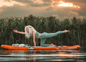Totul despre yoga: beneficii, stiluri și diferențele dintre ședințele individuale și cele în grup + De ce spune instructoarea Raluca Dănăilă că bărbații ar avea nevoie mai mult de această practică