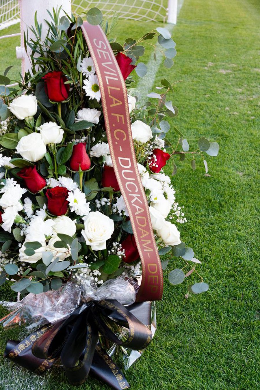 Omagiul superb adus de clubul FC Sevilla în memoria lui Helmuth Duckadam » Ce au afișat lângă poarta unde s-a întâmplat minunea din 1986