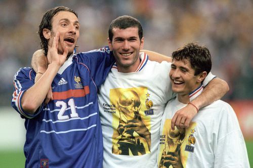 Bixente Lizarazu (dreapta), alături de Christophe Dugarry și Zinedine Zidane, celebrând titlul mondial din 1998 / Foto: Imago