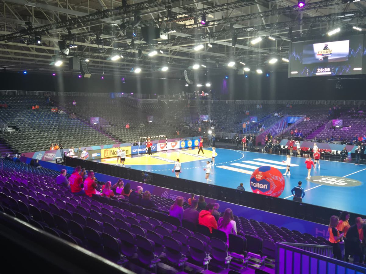 Știm toate naționalele calificate în sferturile de finală la Campionatul Mondial de handbal feminin » 9.000 de fani „oranje” au creat o atmosferă fantastică