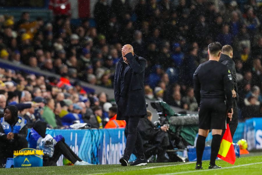 Arne Slot în Leeds - Liverpool / Imago Images Presa din Anglia nu l-a menajat pe Arne Slot: „Nu a arătat prea inteligent”