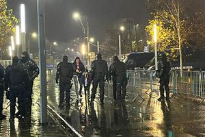 FCSB - Dinamo, derby de România în etapa a 19-a » Echipele de start: gazdele au doar 6 jucători de câmp pe bancă!