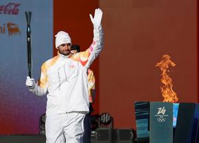Ștafeta torței pentru Jocurile Olimpice de iarnă 2026 a început: vor fi 10.001 purtători pe teritoriul Italiei