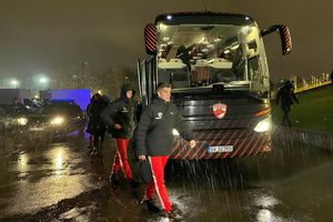 FCSB - Dinamo, derby de România în etapa a 19-a » Echipele de start: gazdele au doar 6 jucători de câmp pe bancă!