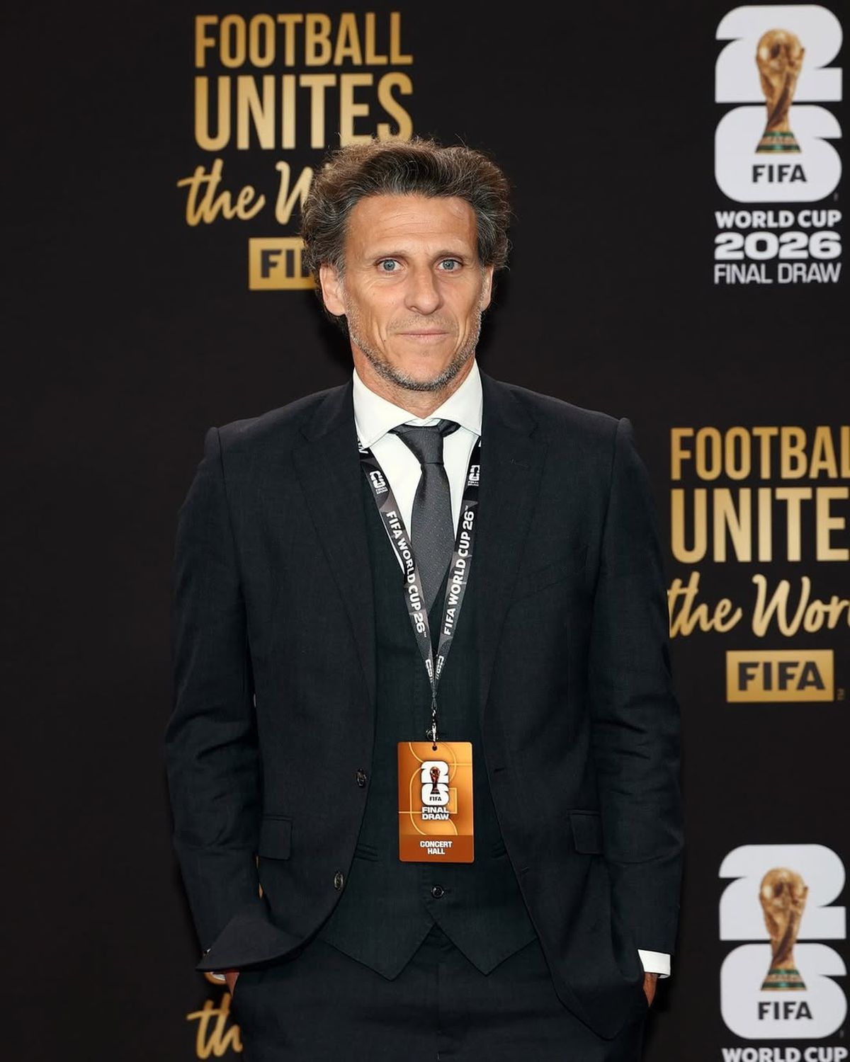 Are 47 de ani, iar ținuta ei transparentă a provocat controverse la tragerea la sorți: „Prea îndrăzneaţă pentru un eveniment fotbalistic”