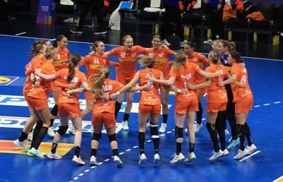 Știm toate naționalele calificate în sferturile de finală la Campionatul Mondial de handbal feminin » 9.000 de fani „oranje” au creat o atmosferă fantastică