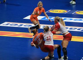 Zi de handbal în Rotterdam Ahoy » Atmosferă senzațională la meciul care poate decide ultima sfertfinalistă: 9000 de oameni în picioare!