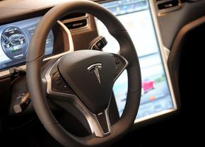 Pe fondul scăderii vânzărilor, Tesla aduce în Europa cea mai accesibilă versiune de sedan electric de până acum