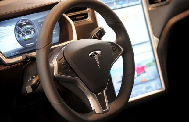 Pe fondul scăderii vânzărilor, Tesla aduce în Europa cea mai accesibilă versiune de sedan electric de până acum