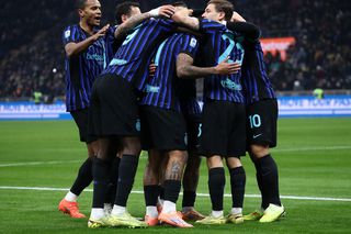 Chivu l-a UMILIT pe Fabregas și Inter a revenit pe primul loc în Italia!