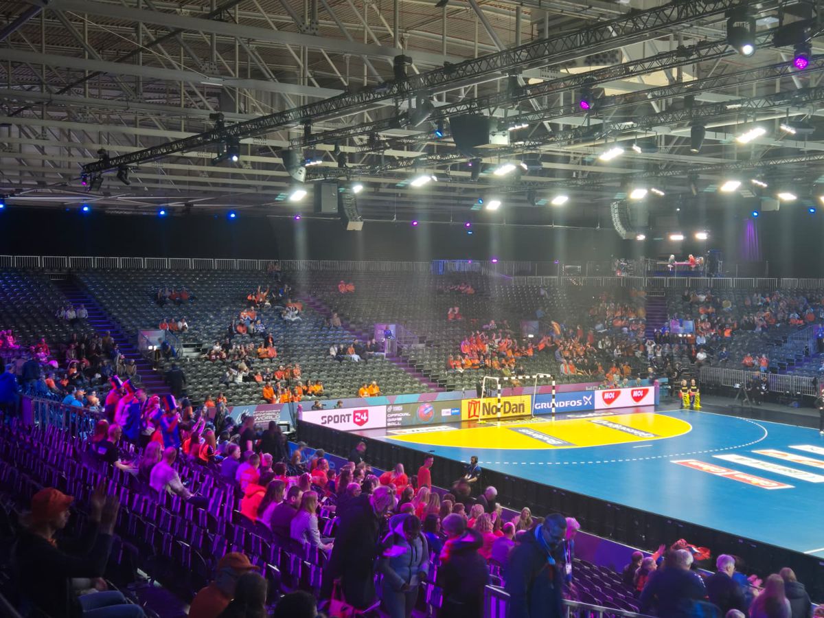 Știm toate naționalele calificate în sferturile de finală la Campionatul Mondial de handbal feminin » 9.000 de fani „oranje” au creat o atmosferă fantastică