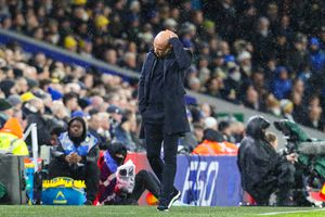 Presa din Anglia nu l-a menajat pe Arne Slot: „Nu a arătat prea inteligent”