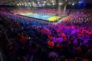 Zi de handbal în Rotterdam Ahoy » Atmosferă senzațională la meciul care poate decide ultima sfertfinalistă: 9000 de oameni în picioare!