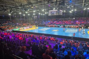 Zi de handbal în Rotterdam Ahoy » Imagini deosebite la Campionatul Mondial: mii de olandezi au venit la sală cu 6 ore înaintea marelui meci
