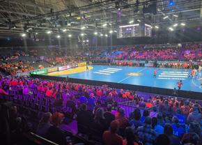 Zi de handbal în Rotterdam Ahoy » Surpriză mare în primul meci al zilei: 12 goluri pentru handbalistele Zalăului! Atmosferă de sărbătoare