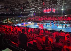 Zi de handbal în Rotterdam Ahoy » Imagini deosebite la Campionatul Mondial: mii de olandezi au venit la sală cu 6 ore înaintea marelui meci